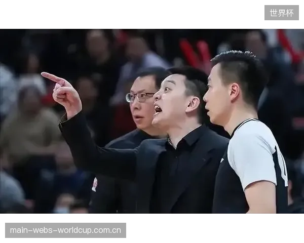 传统豪门广东队本赛季表现不佳，阵容老化与战术僵化问题在激烈的季后赛竞争中被放大。